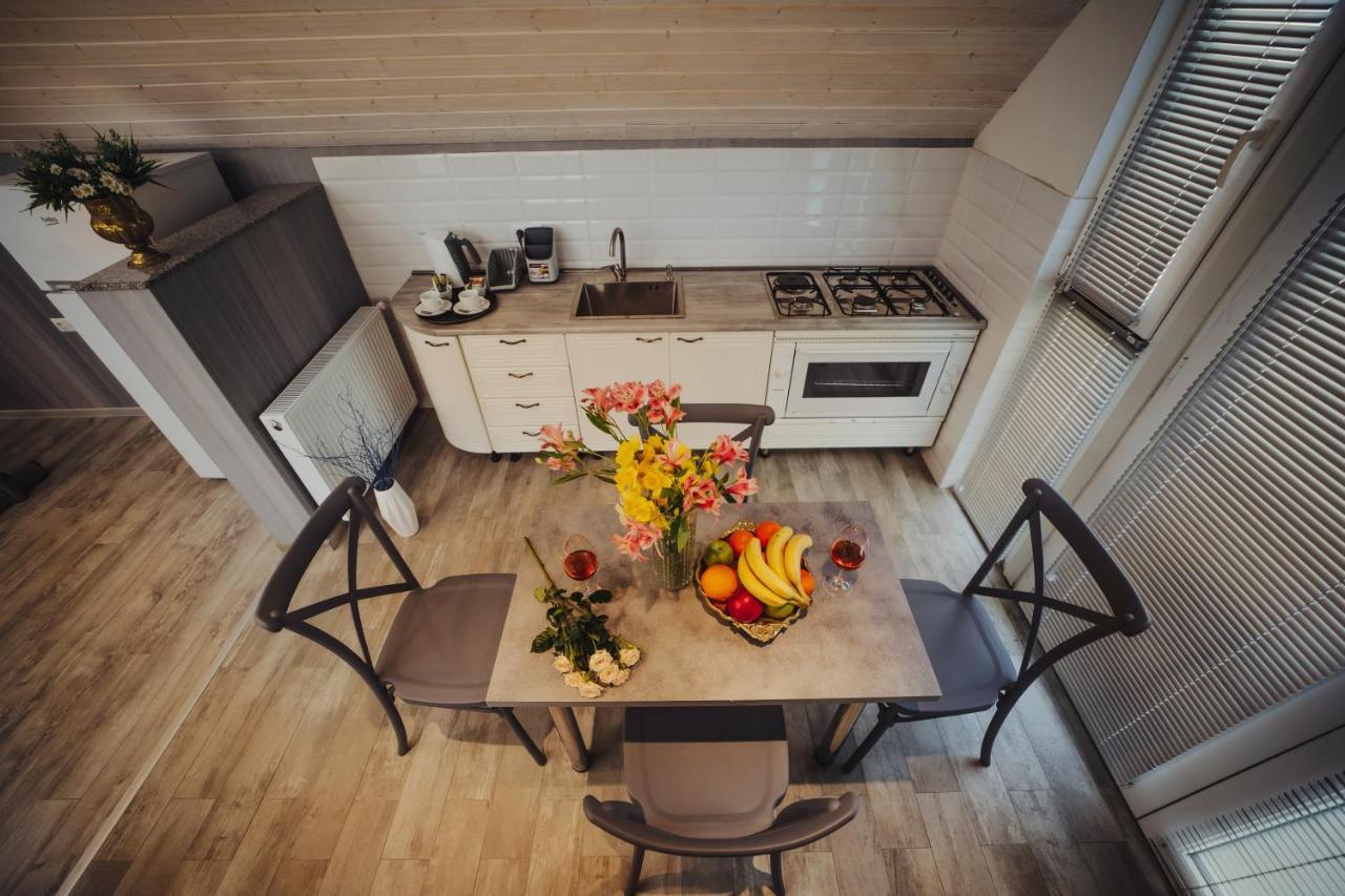 Rustaveli Apartment With Gym Tbilisi ภายนอก รูปภาพ